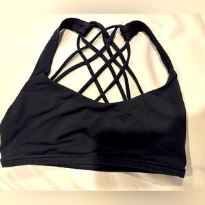 Lululemon Free To Be Wild - Size 6